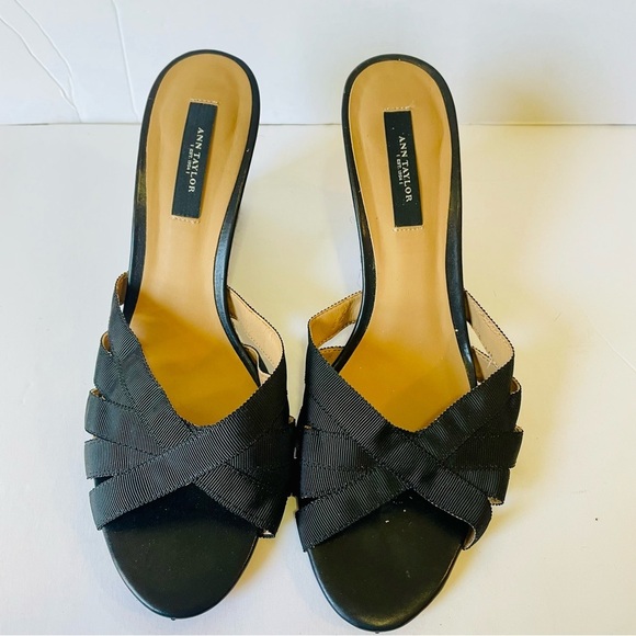 Ann Taylor Black Grosgrain Stripe Wedge Sandals Size 9.5 - Picture 2 of 7